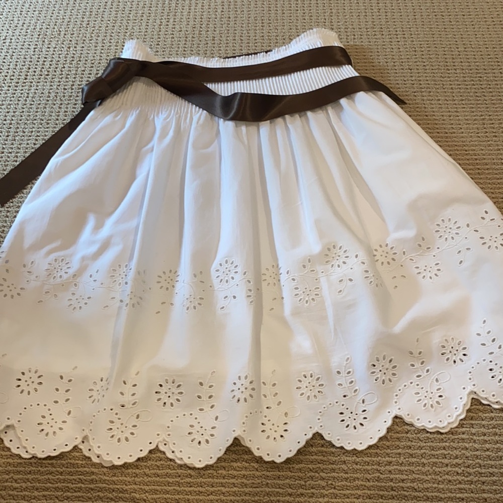 BURBERRY WHITE EYELET SKIRT NWOT JUST GORGEOUS - Picture 5 of 13